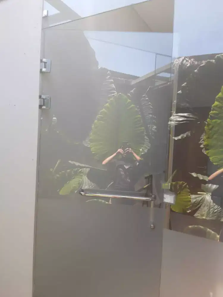 Pasang pintu kaca dan jendela perumahan