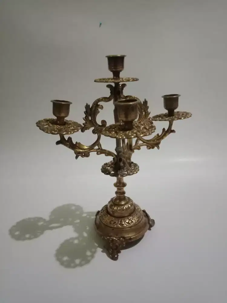 Tempat lilin antik kuningan