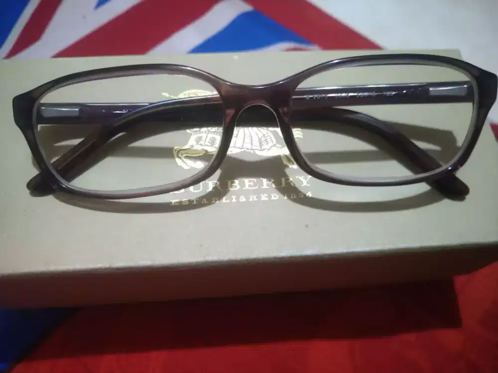 Frame kaca mata preloved Burberry