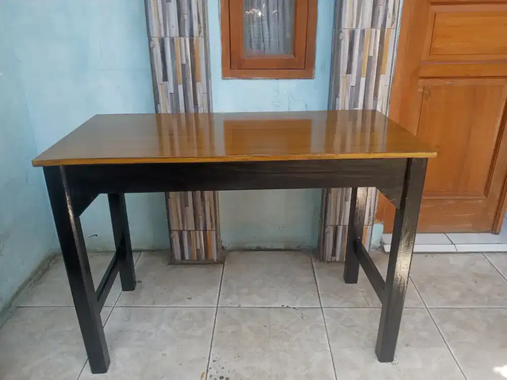 Meja makan/meja komputer