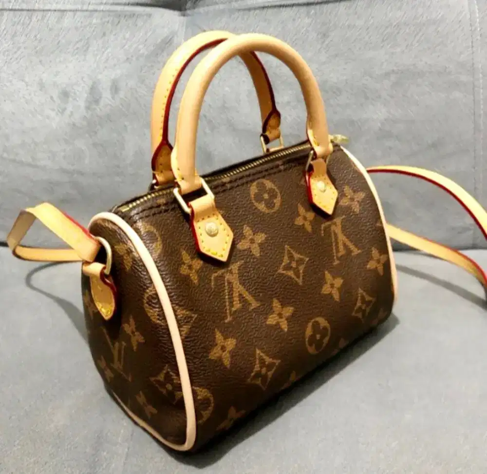LOUIS VUITTON SPEEDY