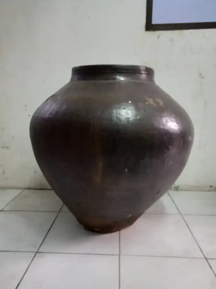 Gentong / tempat air antik