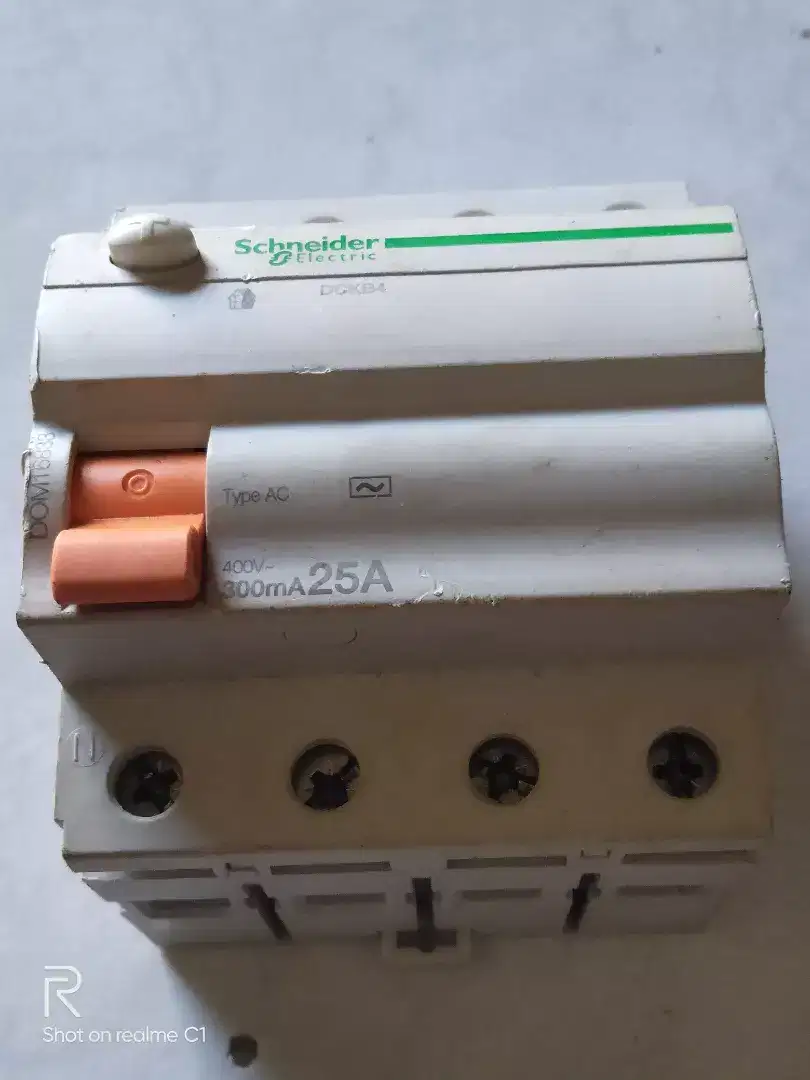 Dijual ELCB  seken 3p/25 A.