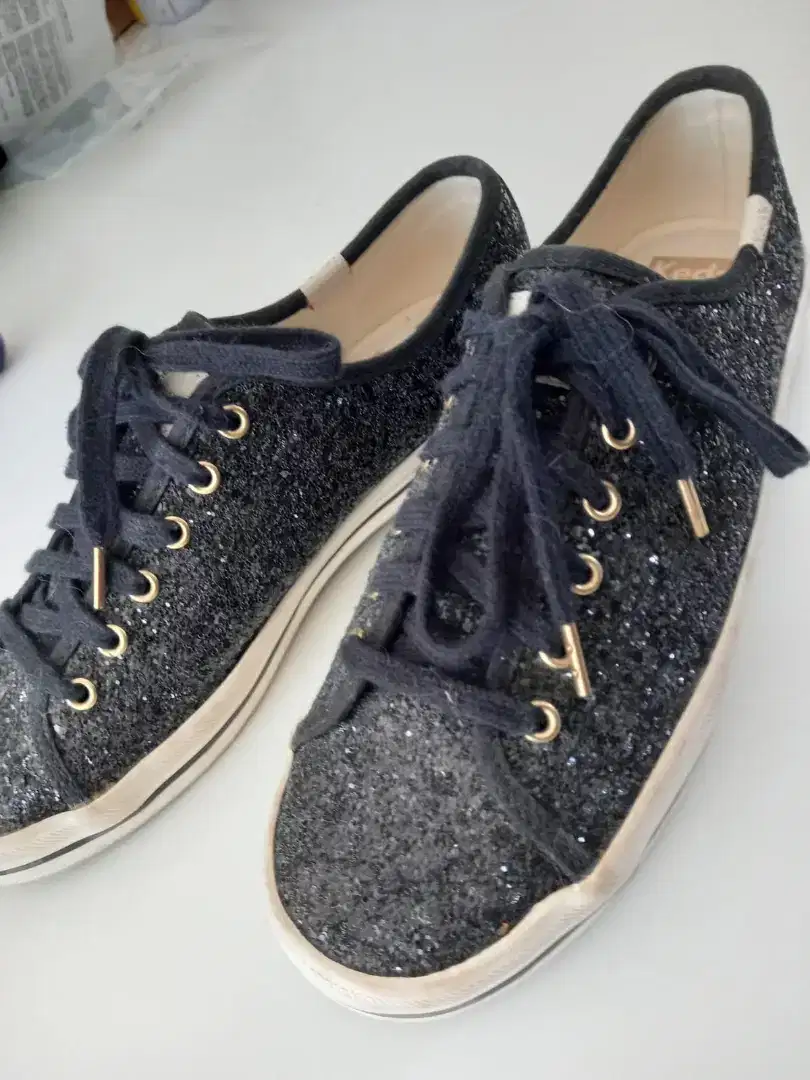 SEPATU KEDS X KATE SPADE ( WITH BOX ) SIZE 37 WARNA HITAM GLITTERY