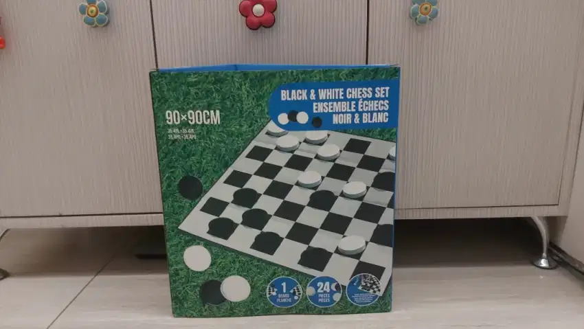 Checker / mainan sejenis catur seruu besar