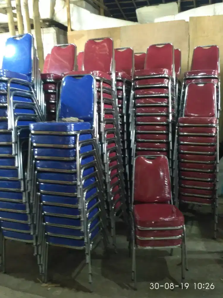 Kursi susun replika futura