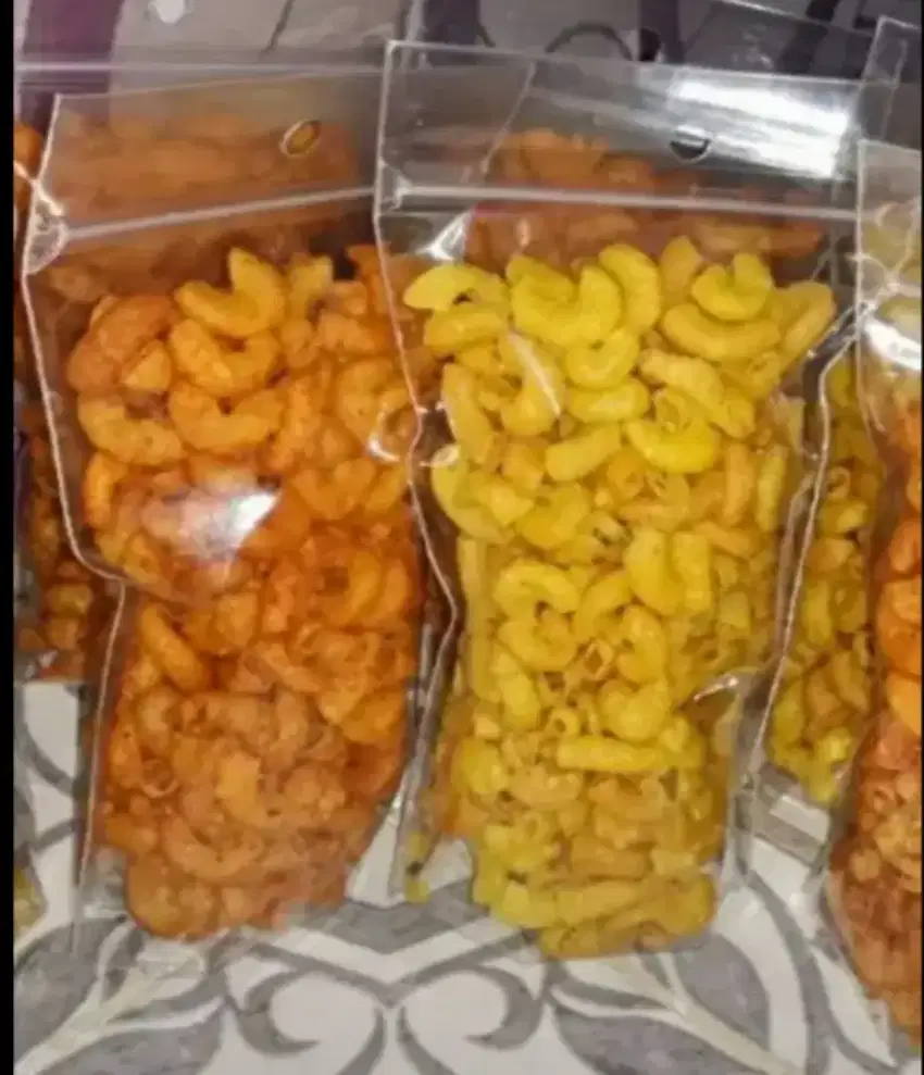 Snack cemilan jajanan keripik makaroni bantat 2 rasa enak murah renyah