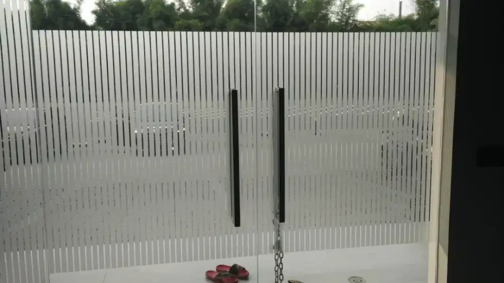 Jasa Stiker kaca tangerang selatan