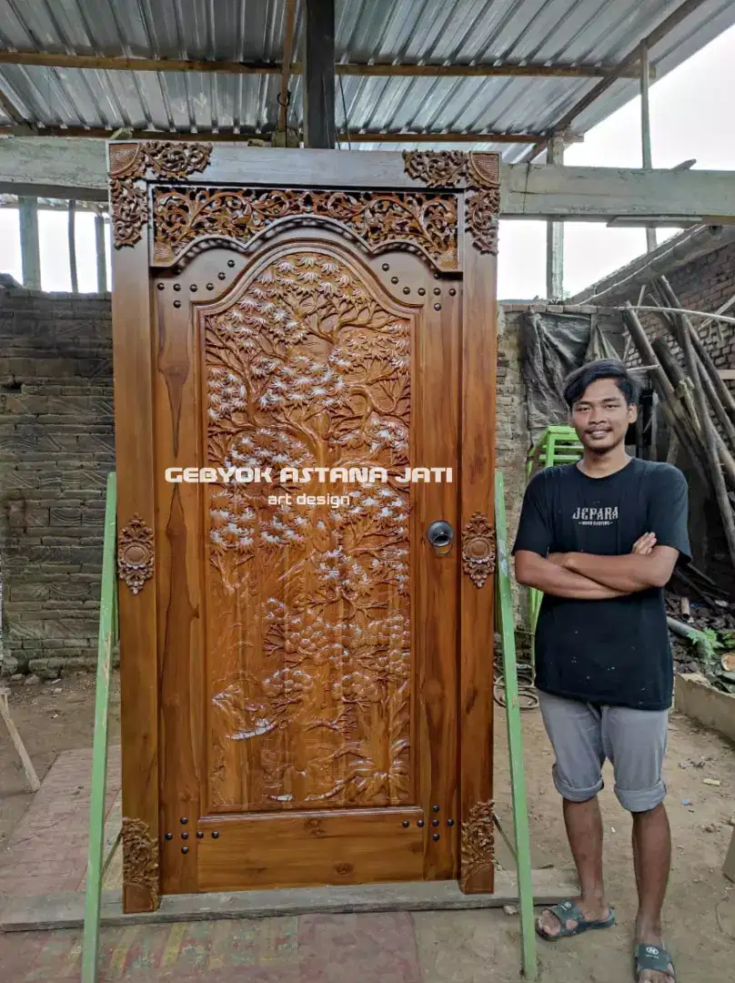 Pintu kamar ukir