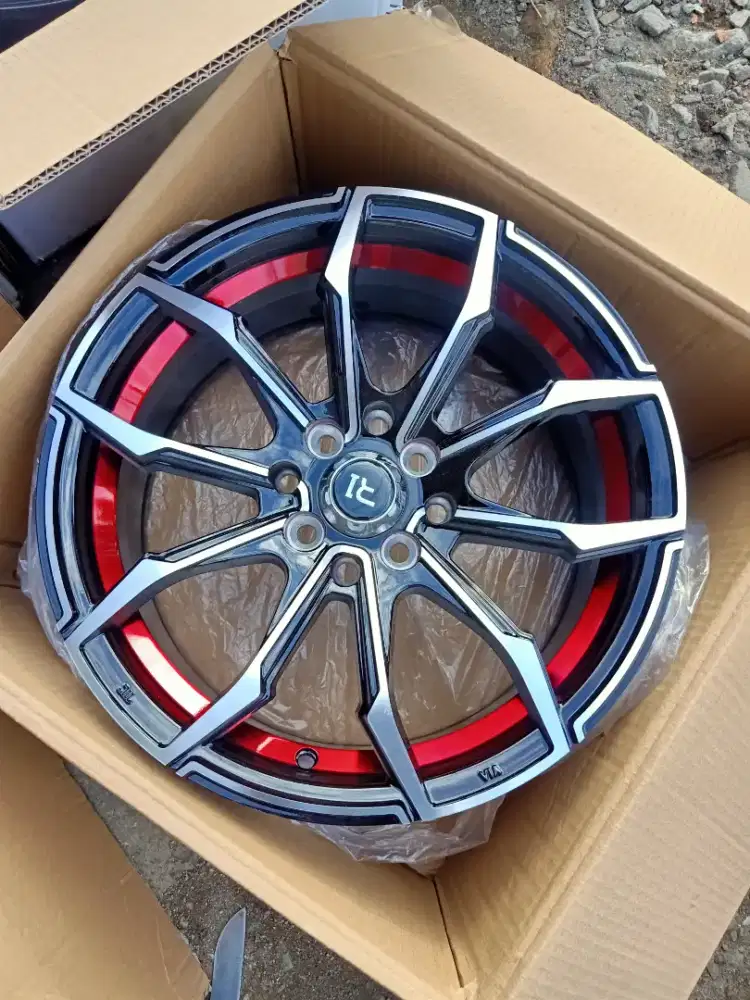 RI 16 x 7 in hole 4 pcd 100/ 114,3