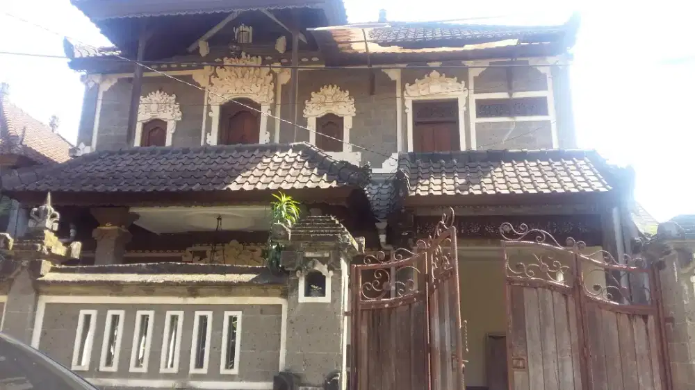Disewakan rumah lantai 2 batubulan