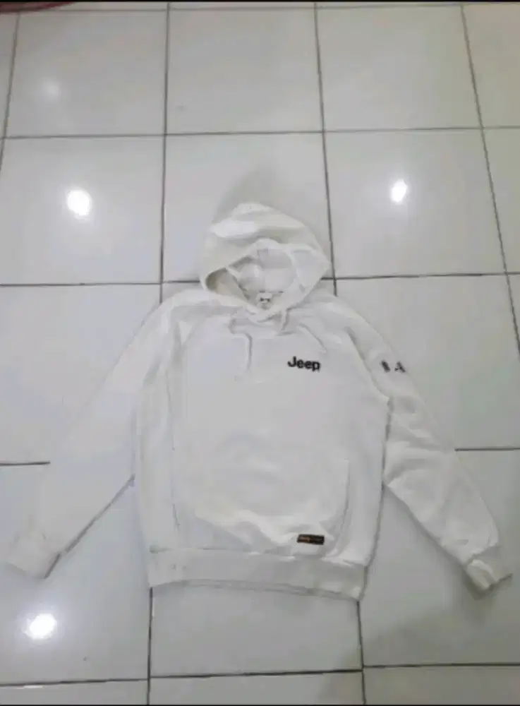 Dijual Hoodie Jeep WHITE size L TAG Aman