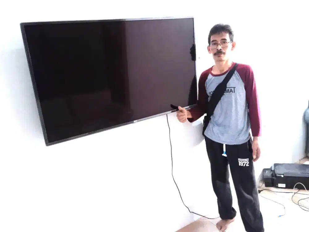 BRACKET TV PLUS PASANG