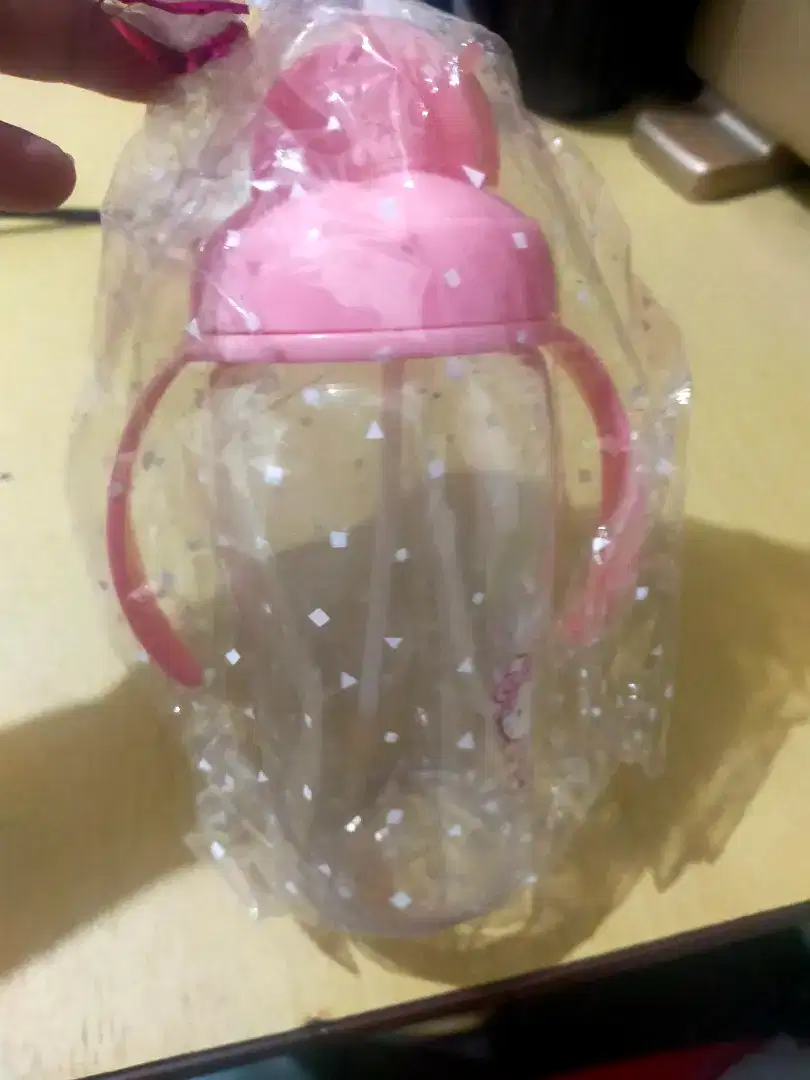 Botol minuman hello Kitty pink edition