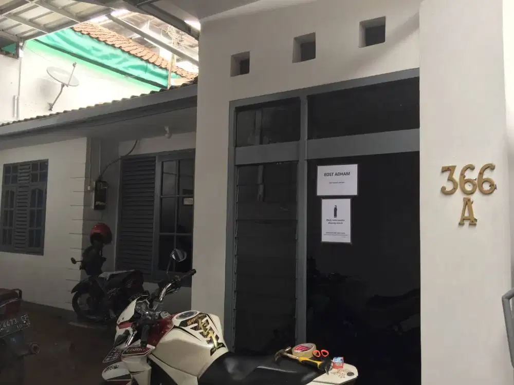 Adham Kost, dekat Pindad, Kos Putra