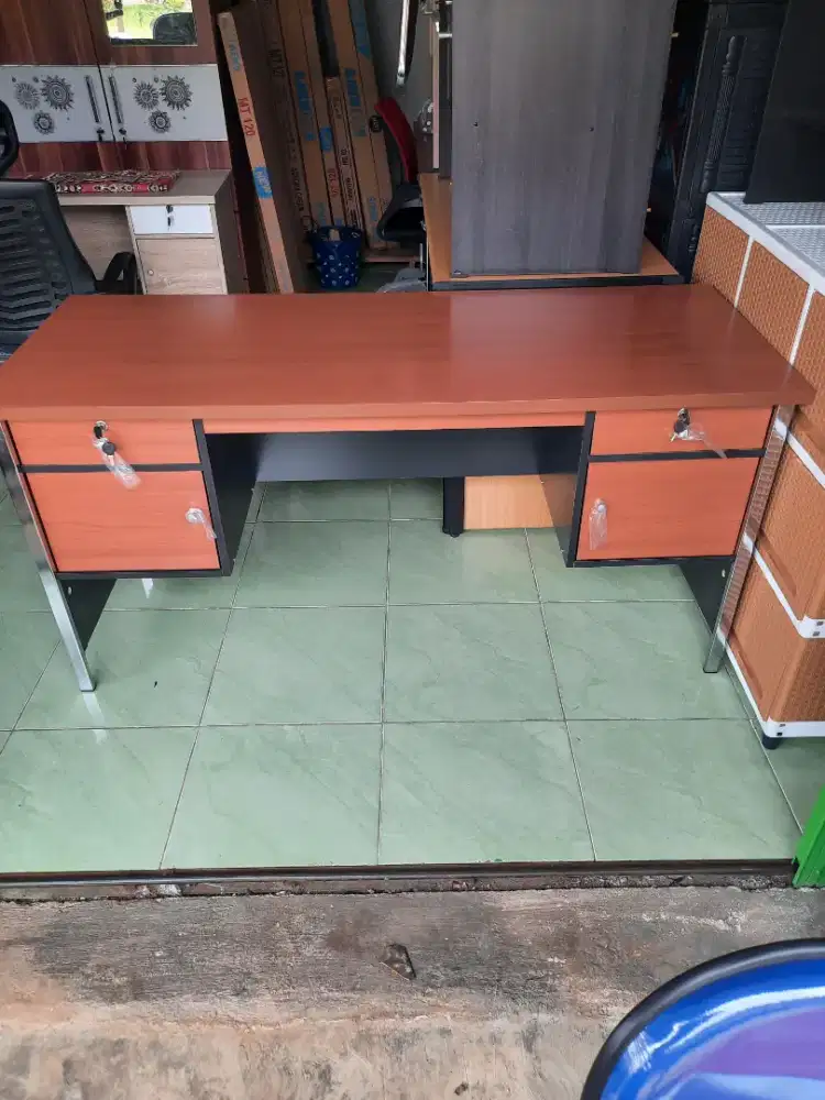 Meja 1 biro kaki besi(new)