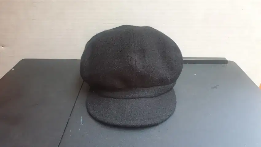 Topi newsboy Uniqlo