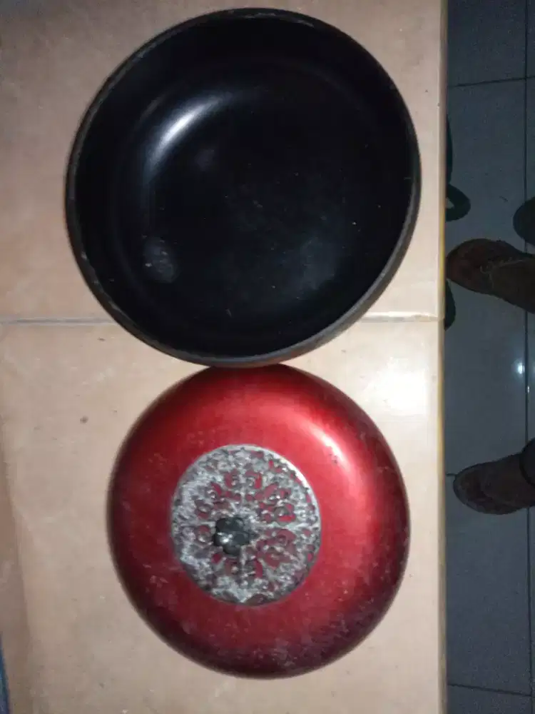 Toples bulat  warna merah