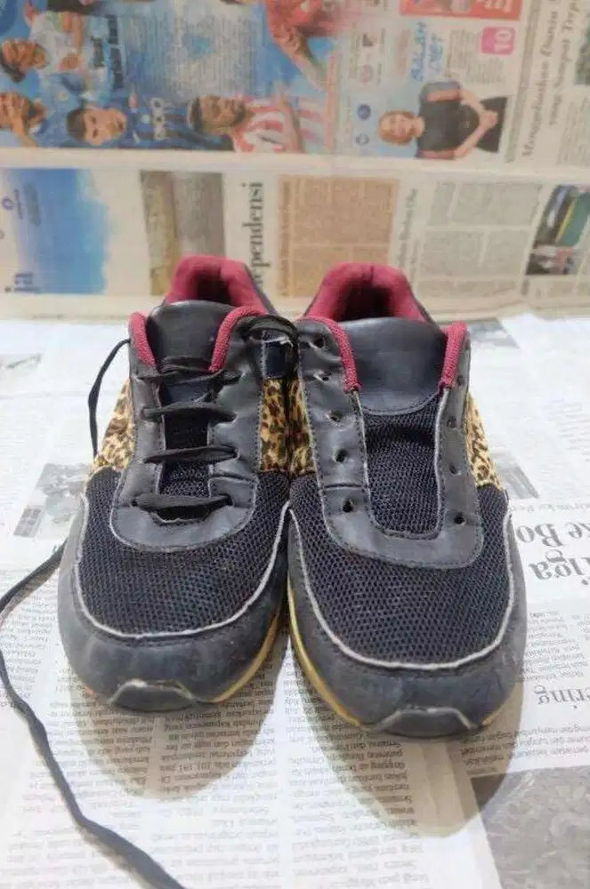 Sepatu leopard ukuran 38