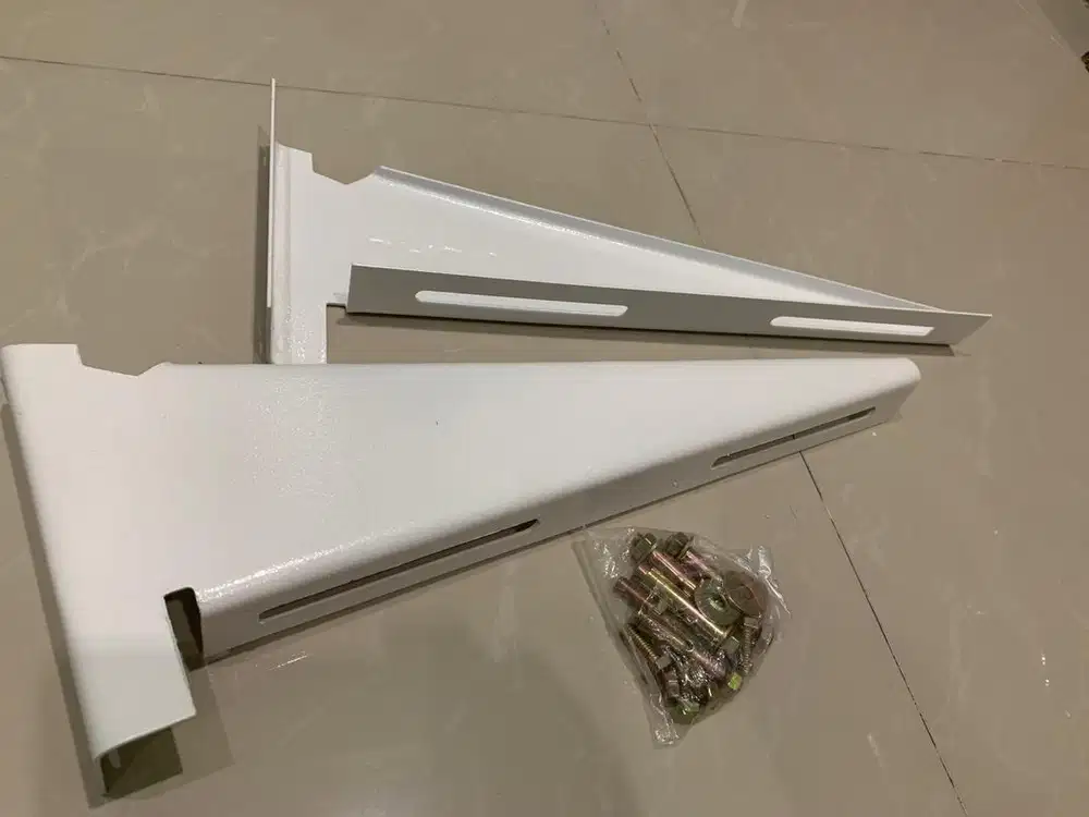 Breket AC / Kaki segitiga penahan AC