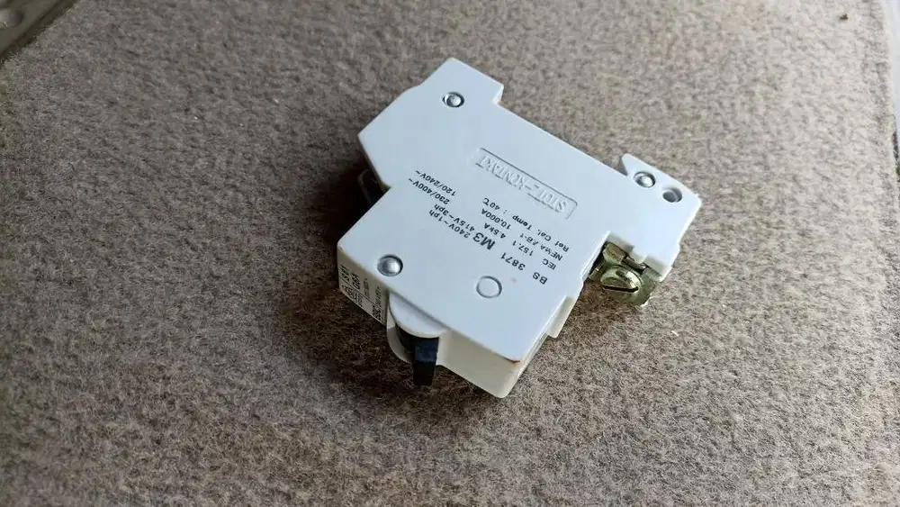 Saklar MCB SO6197618P 6A (5 buah)