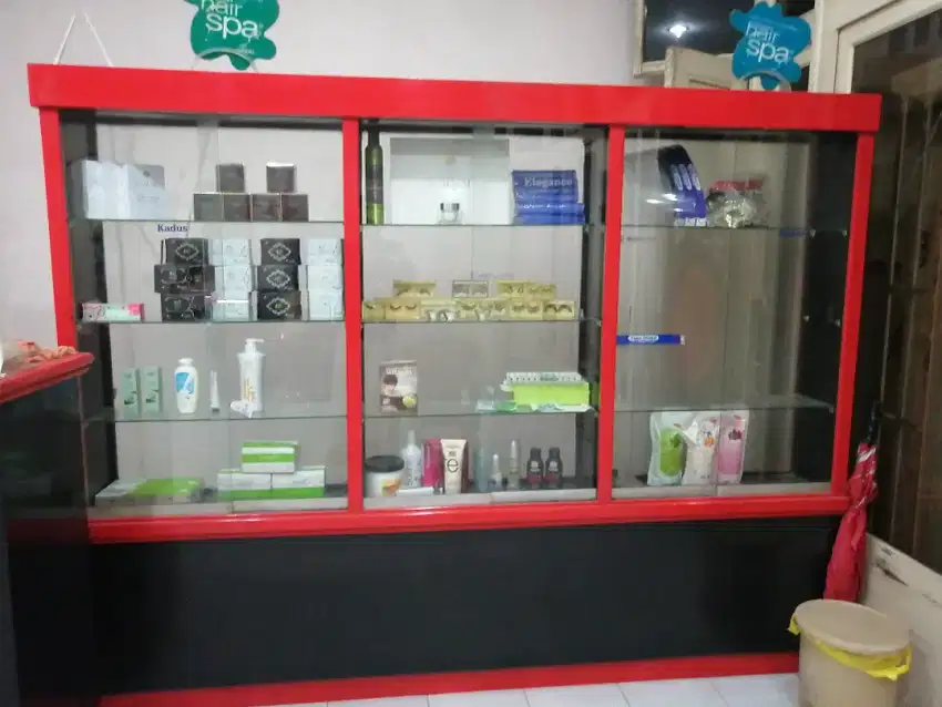 Lemari partisi penyekat ruangan