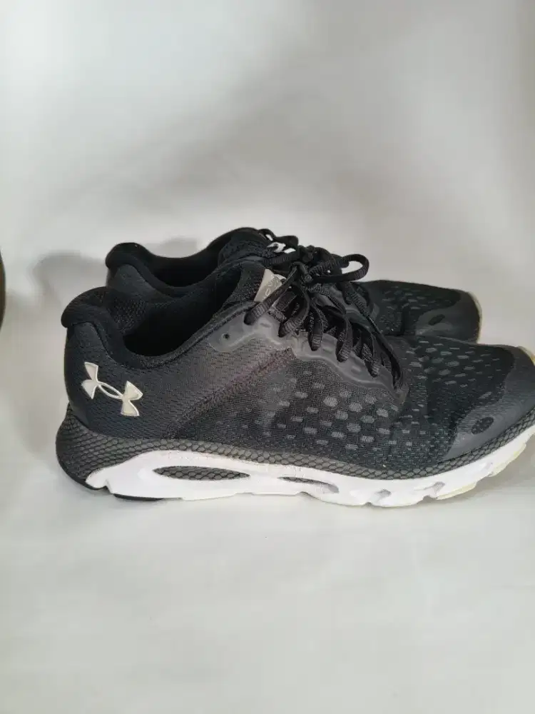 Ukuran sepatu under store armour