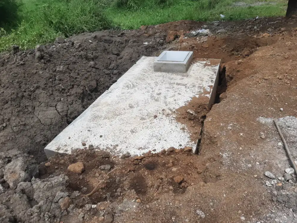 Tandon bak air beton cor pinguin grand mpoin tirta