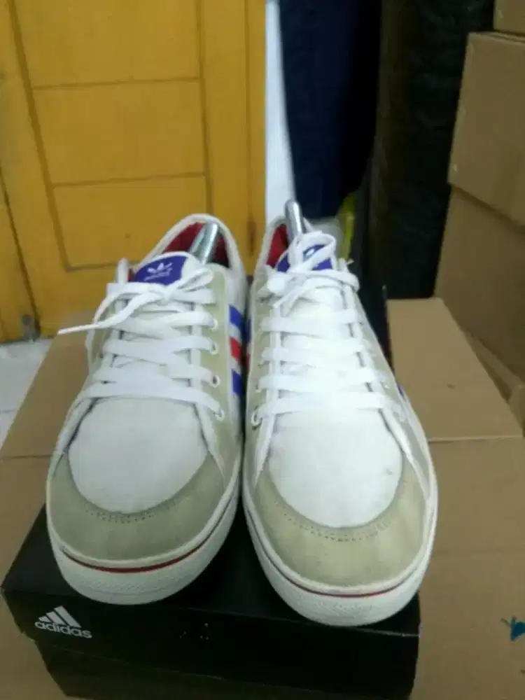 Sepatu adidas nizza