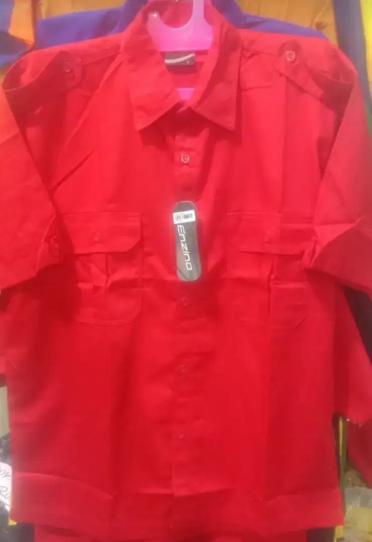 Kemeja pendek merah kantong 2 bahan dril