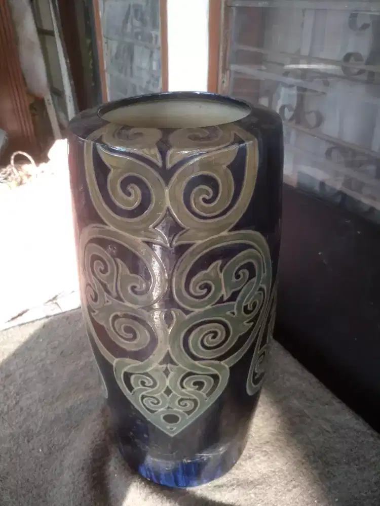 Tempat payung antik warna biru tua