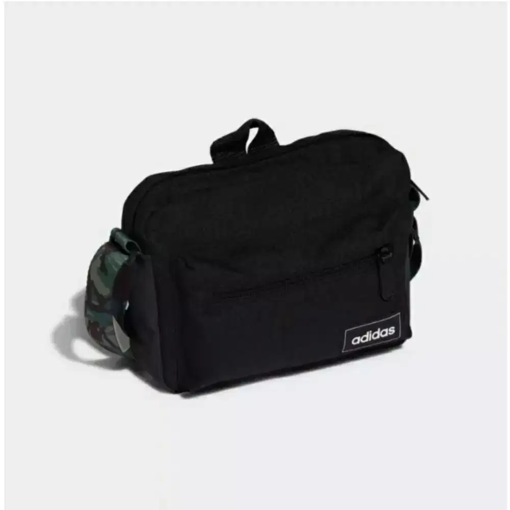 BU BNWT Adidas slingbag
