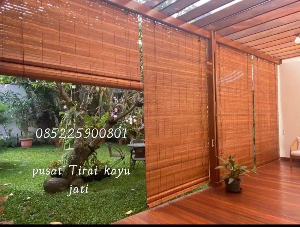 Tirai kayu jati.