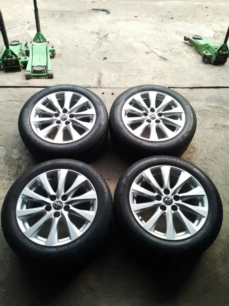 Menggali Kemewahan dan Performa: Ulasan Mendalam Empat Pilihan Velg Rp 8 Juta untuk Toyota Camry