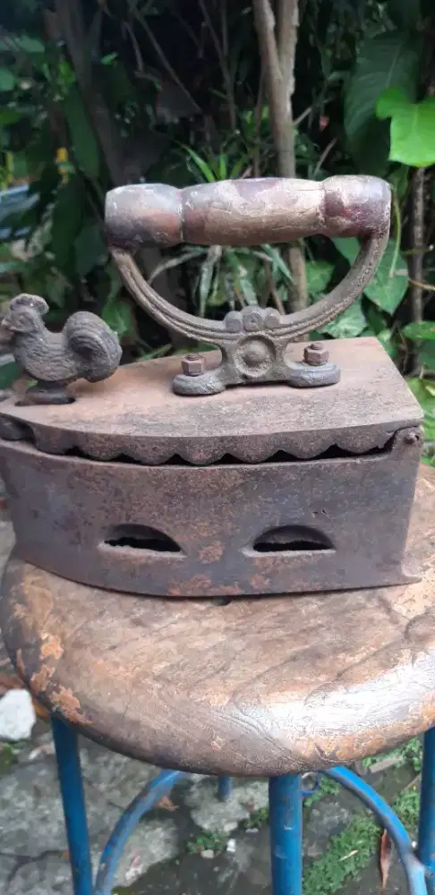 Setrika arang tempo dulu