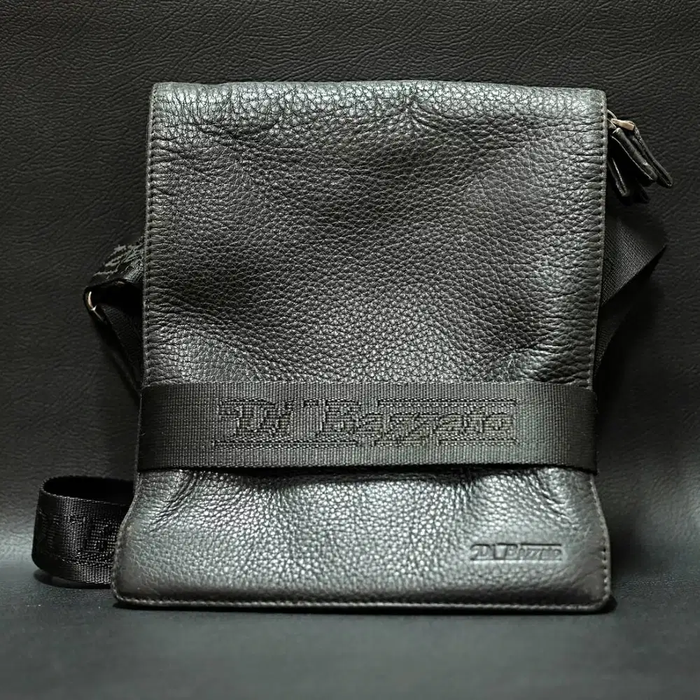 Original tas selempang kulit Di Bazzato cowok jarang pakai