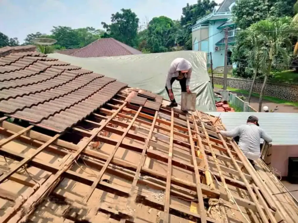 Renovasi atap rumah (genteng kramik)