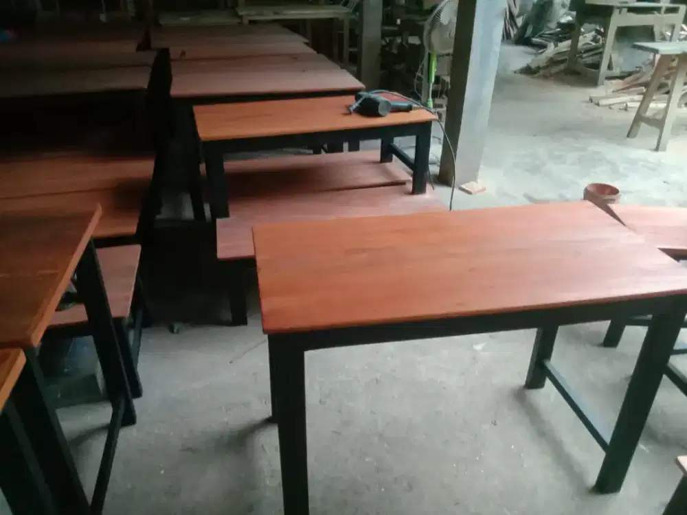 Meja warung dan kos kosan