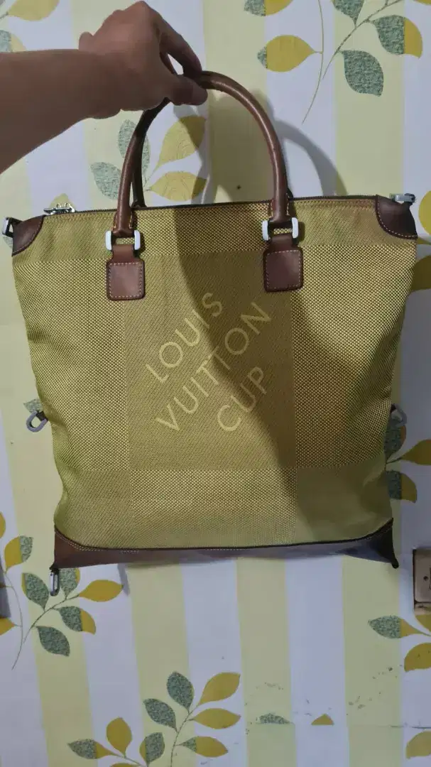 Tas LOUIS VUITTON CUP Limeted Leather Noser