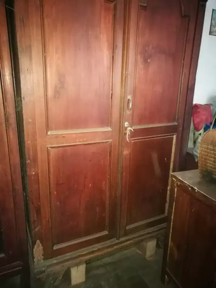 Lemari serbaguna jati kuno