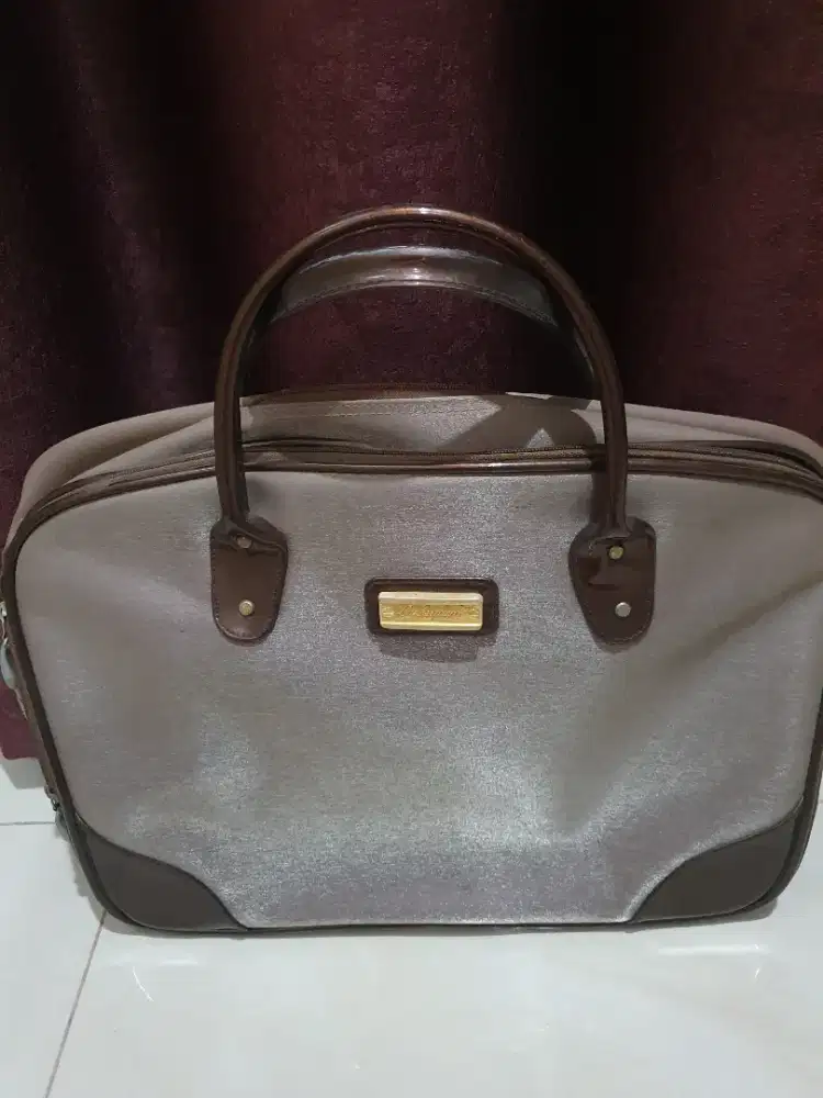 Tas kerja untuk wanita dan pria