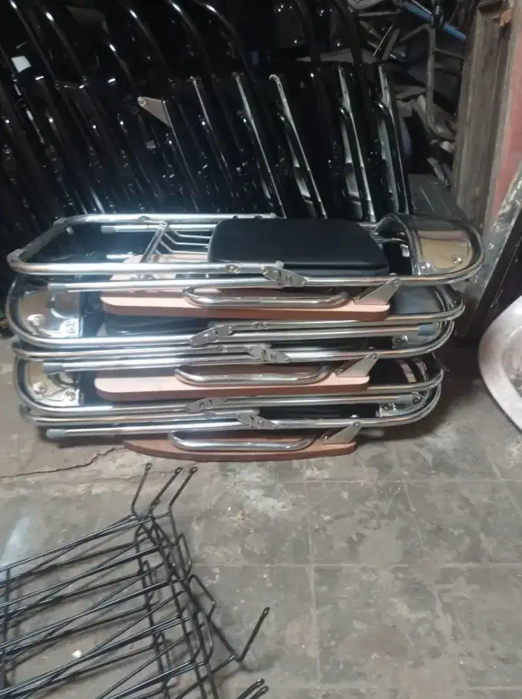 Kursi belajar lipat kuliah  rekondisi bandungg