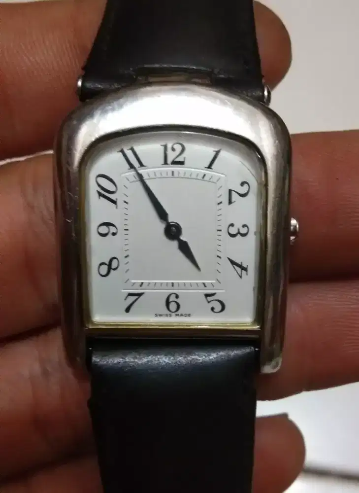 Jam tangan cewe merk COACH original swiss model 4616 klasik.