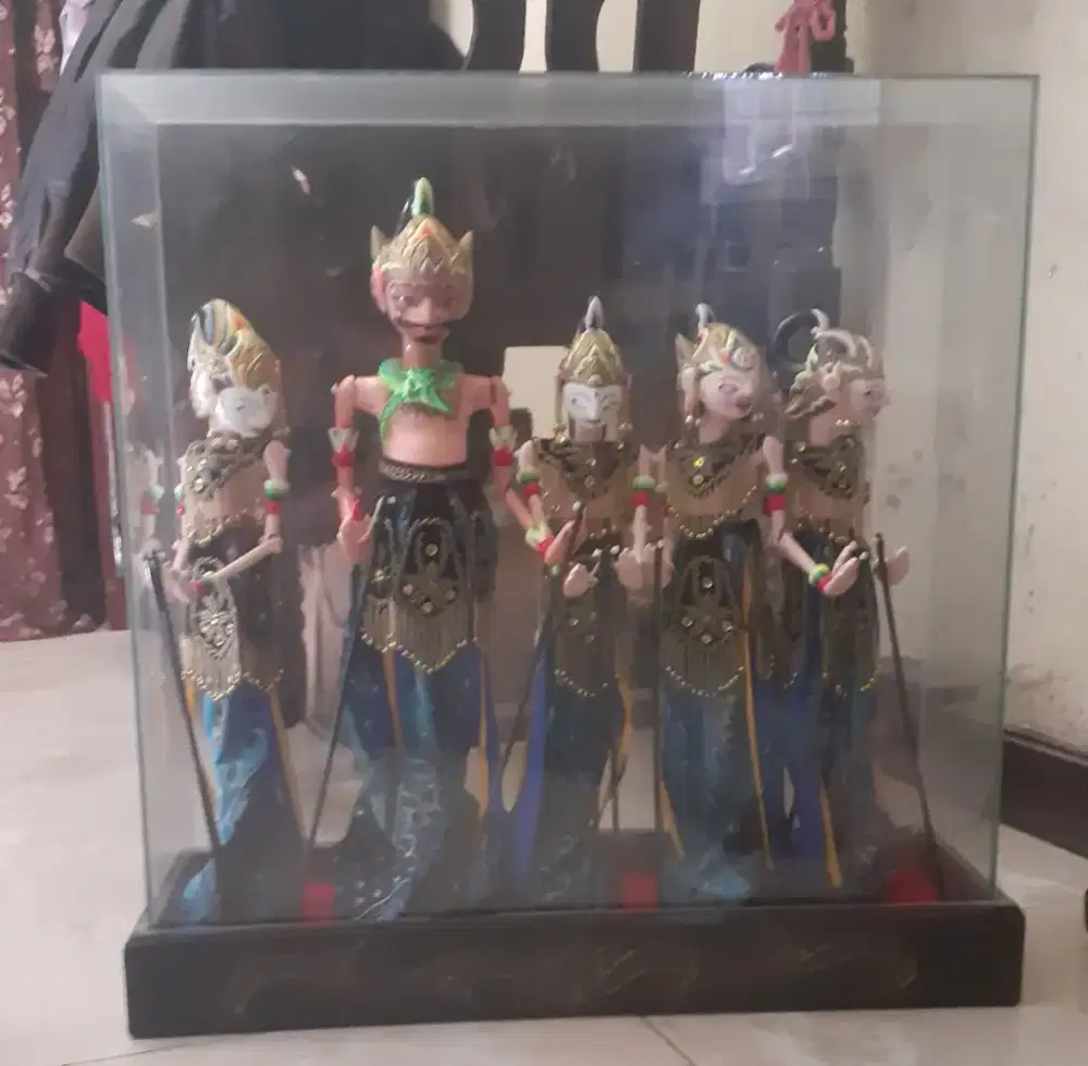 Karakter wayang kayu 1set (5bh wayang kayu) Box Kaca