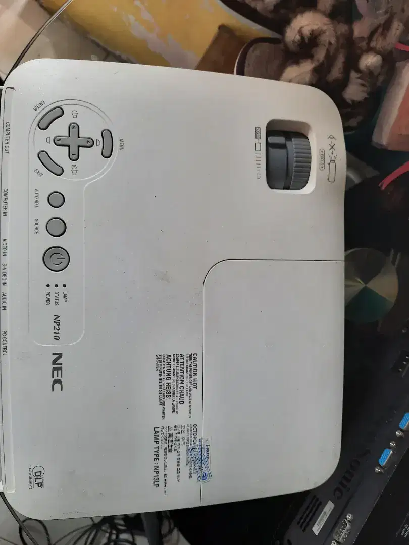Projector proyektor NEC np110