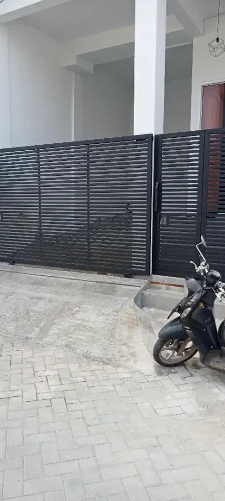 Pagar besi motif minimalis