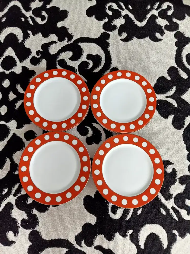 DINNER PLATE BY JONATHAN ADLER