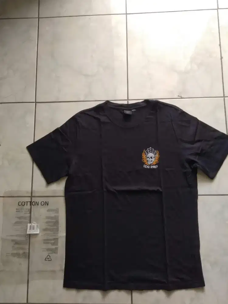 Kaos Cotton On Tbar Art ORIGINAL size M Full Tag Belum Pernah Dipakai