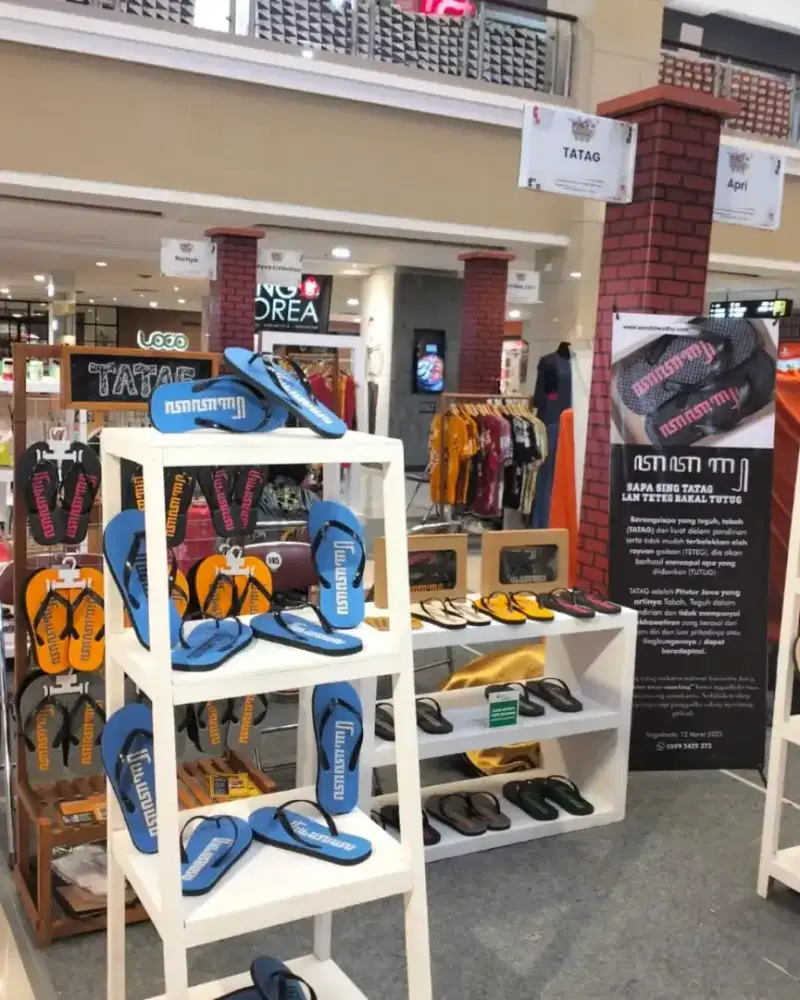 Sandal aksara Jawa TATAG