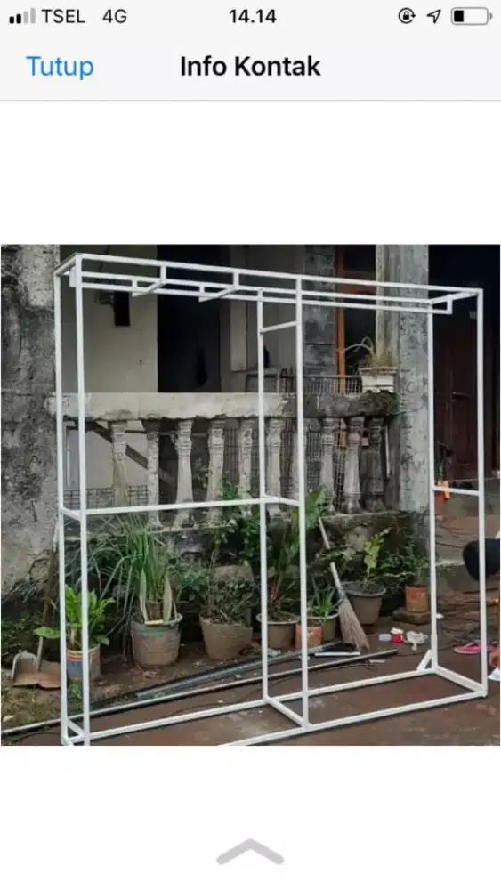 Rak gantungan pakaian minimalis